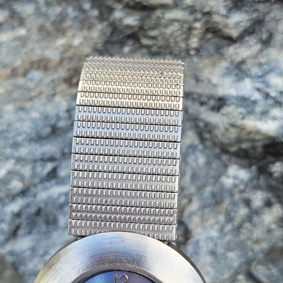 Vintage Watches Sergio Valente Blue Dial Watch Silver Mesh Band Quartz Retro - Picture 4 of 10